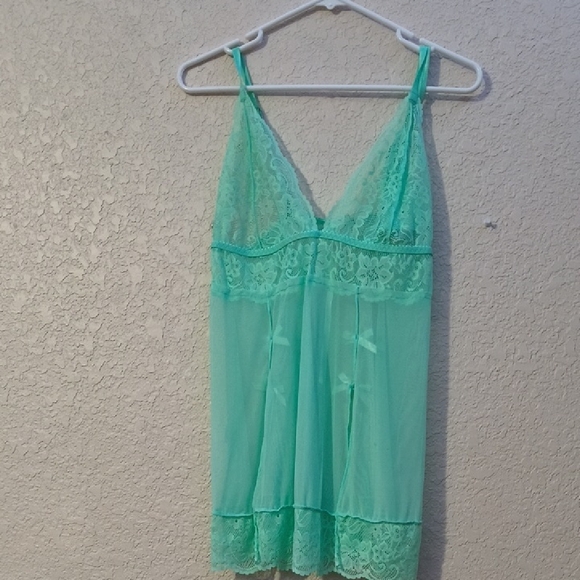 Elegant Lace Trim Sleepwear in Mint Green - Picture 1 of 1